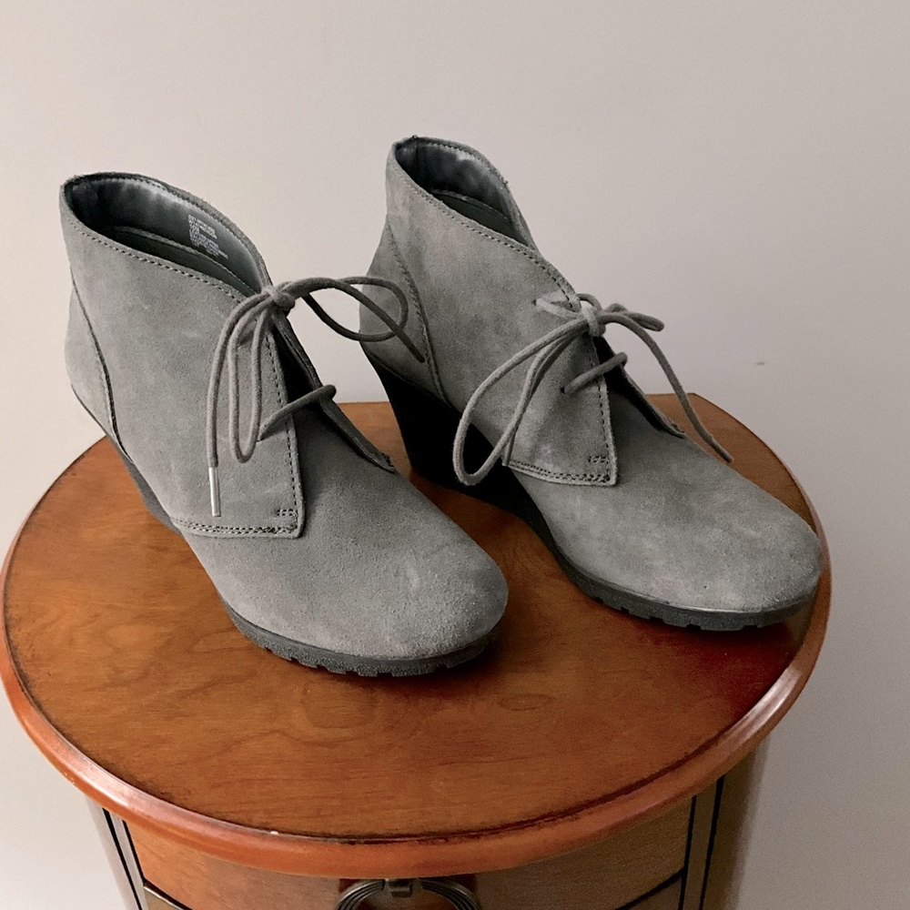 White Mountain Wedge Boot